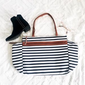 👛DSW Striped Weekender Bag